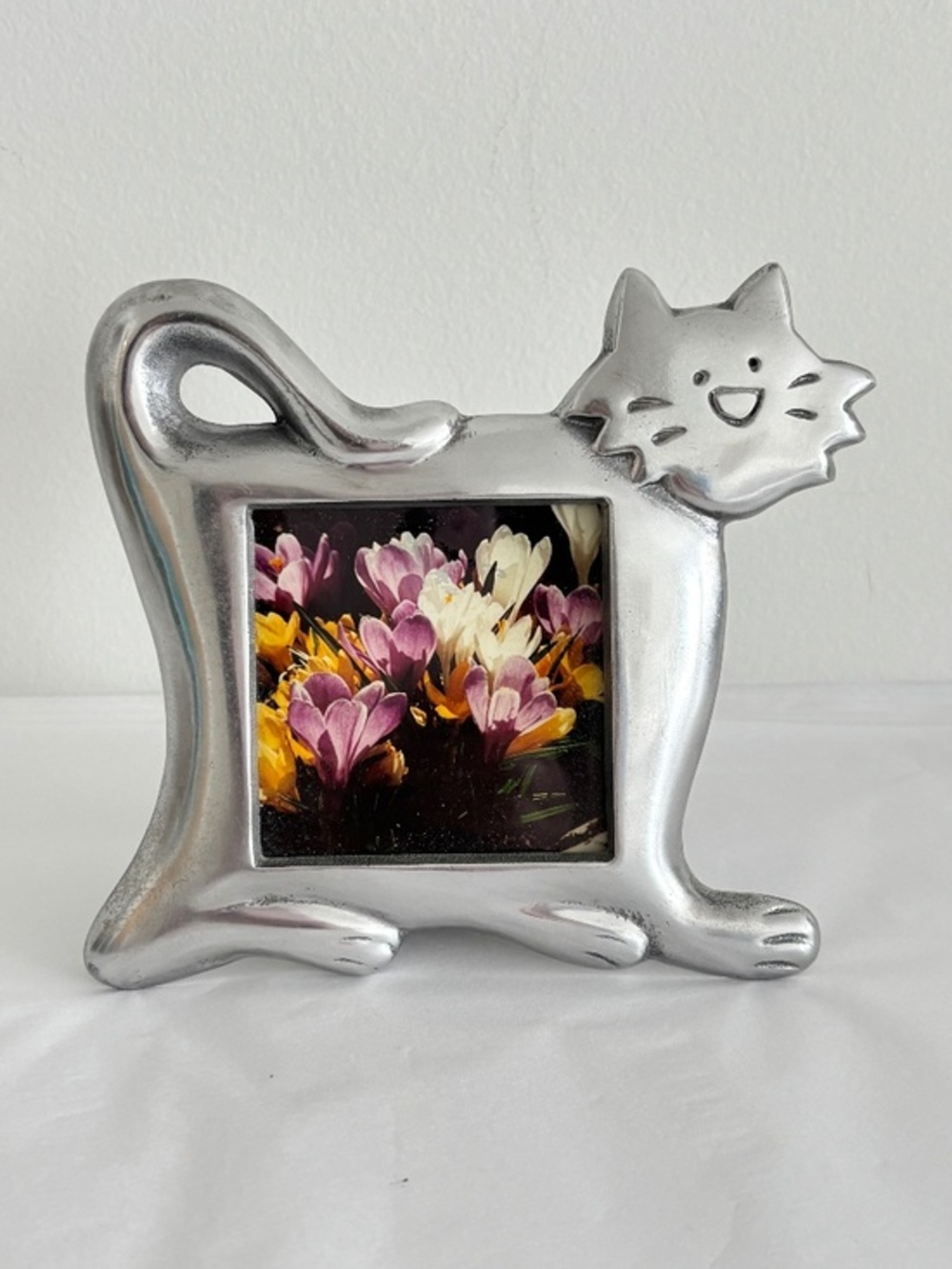 Vintage Metal cat shaped picture frame possibly aluminum or pewter from Taiwan